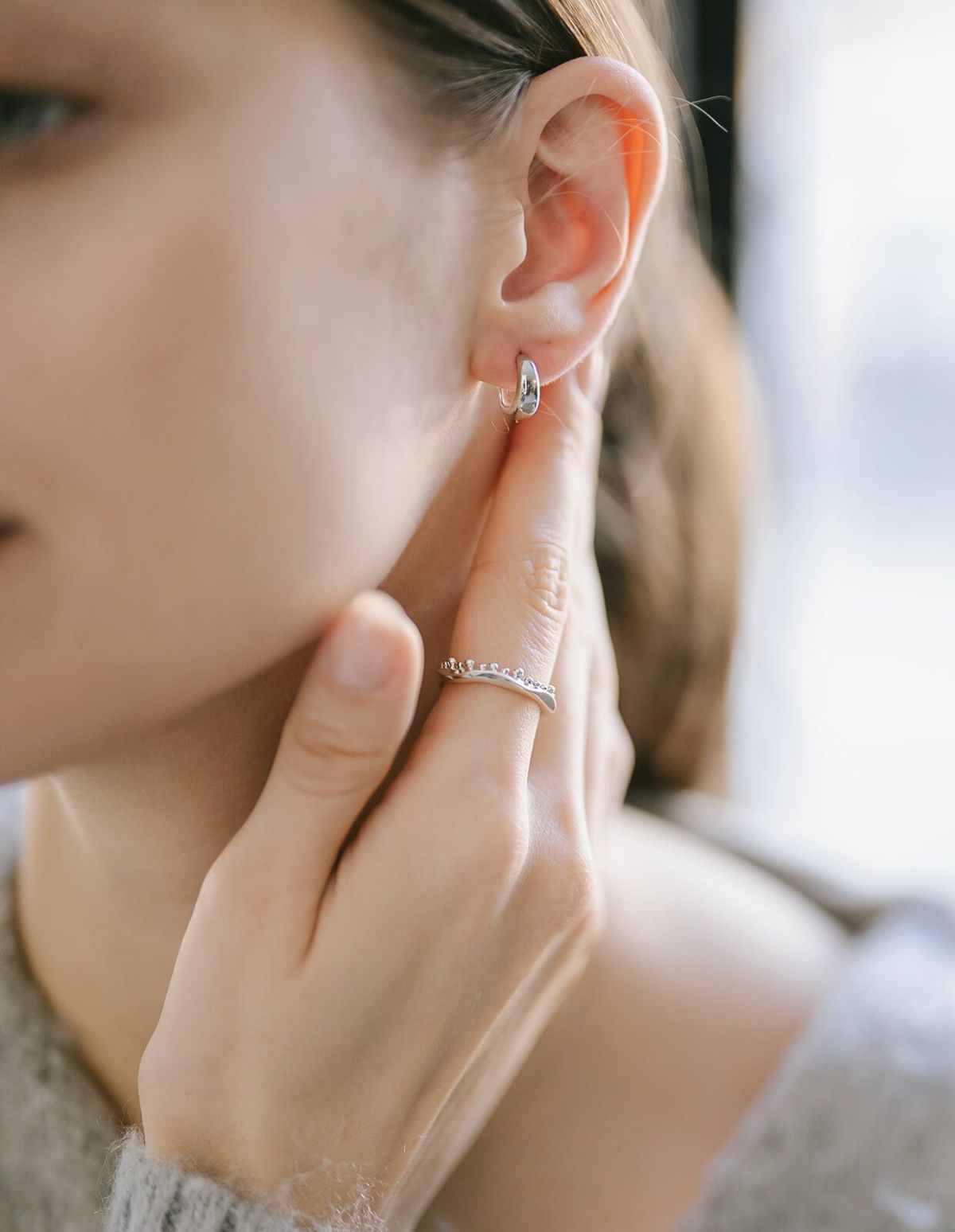 KYKLOS-MOON HOOP PIERCE