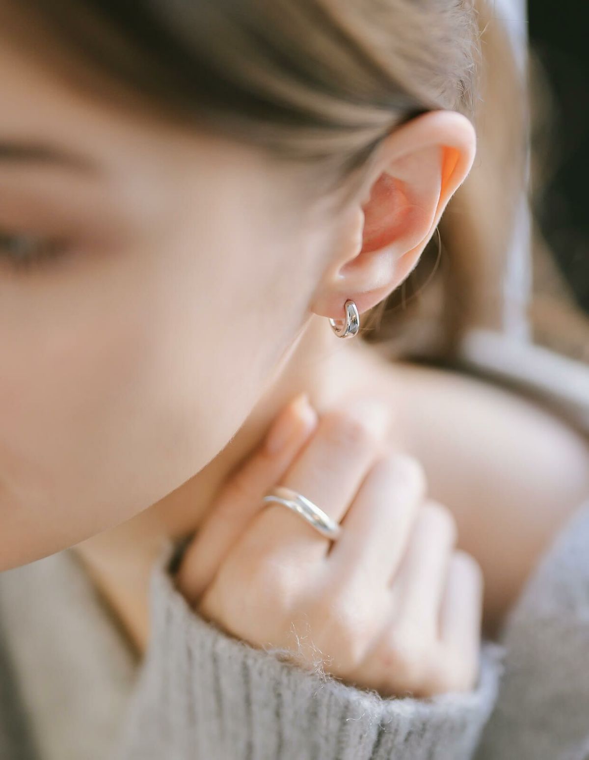 KYKLOS-MOON HOOP PIERCE