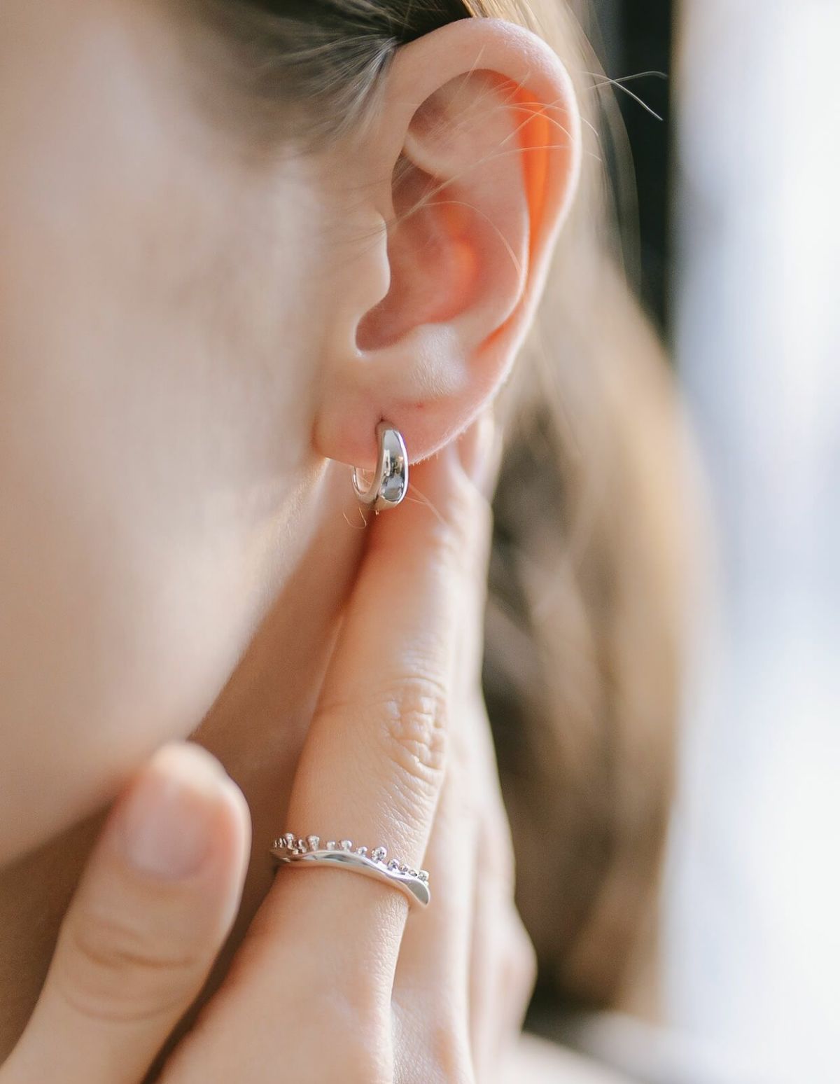 KYKLOS-MOON HOOP PIERCE