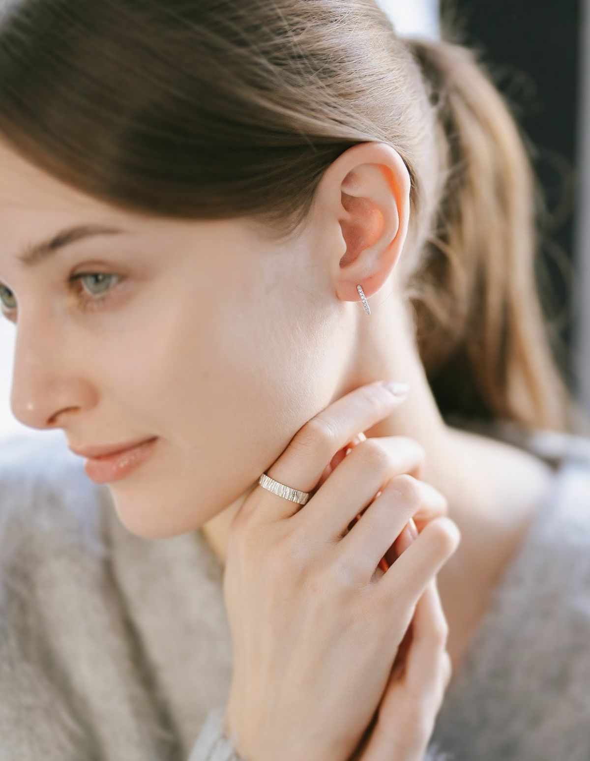 KYKLOS-STR CV PAVE HOOP PIERCE