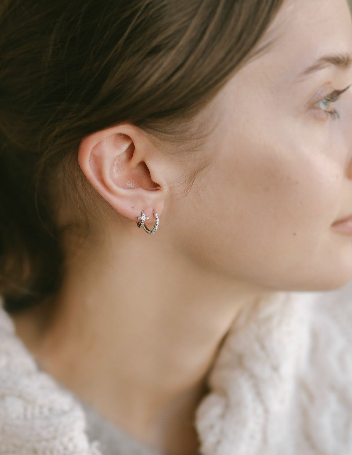 KYKLOS-STR CV PAVE HOOP PIERCE