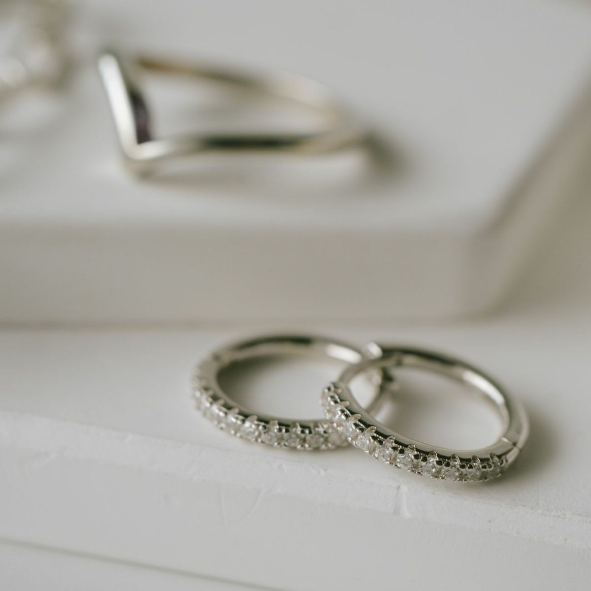 KYKLOS-STR CV PAVE HOOP PIERCE